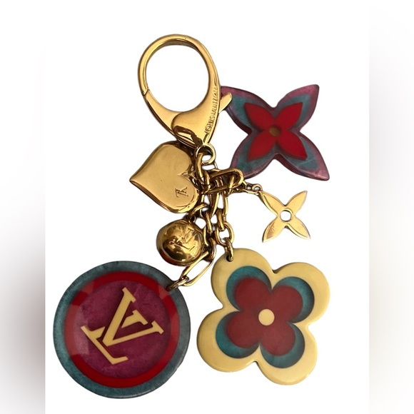 LOUIS VUITTON Resin Candy Fleurs Bag Charm
Multicolor w/ Gold hardware +Dust bag - Picture 3 of 6